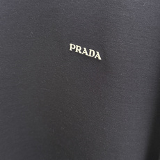 秋冬 Prada26秋冬爆款打底衫 Prada这款长袖精选46.8%莫代尔46.9%棉6.3%氨纶混纺面料,秋冬内 秋冬 Prada26秋冬爆款打底衫 Prada这款长袖精选46.8%莫代尔46.9%棉6.3%氨纶混纺面料,秋冬内