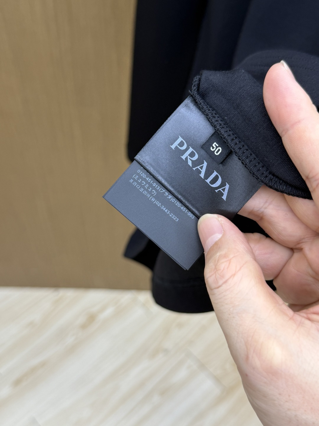 秋冬 Prada26秋冬爆款打底衫 Prada这款长袖精选46.8%莫代尔46.9%棉6.3%氨纶混纺面料,秋冬内 秋冬 Prada26秋冬爆款打底衫 Prada这款长袖精选46.8%莫代尔46.9%棉6.3%氨纶混纺面料,秋冬内