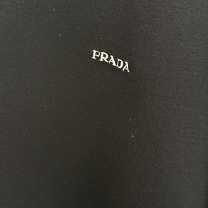 秋冬 Prada26秋冬爆款打底衫 Prada这款长袖精选46.8%莫代尔46.9%棉6.3%氨纶混纺面料,秋冬内 秋冬 Prada26秋冬爆款打底衫 Prada这款长袖精选46.8%莫代尔46.9%棉6.3%氨纶混纺面料,秋冬内
