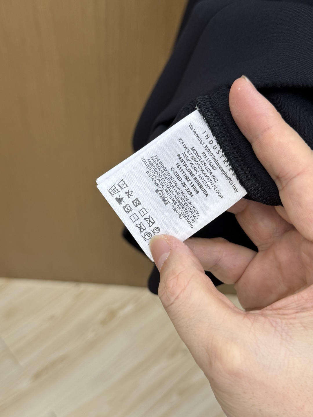 秋冬 Mon 🔥🔥高端品质 2026ss早秋新款空气棉圆领卫衣,袖臂口袋仔章刺绣logo外套,穿上就是舒适自在又显瘦的存 秋冬 Mon 🔥🔥高端品质 2026ss早秋新款空气棉圆领卫衣,袖臂口袋仔章刺绣logo外套,穿上就是舒适自在又显瘦的存