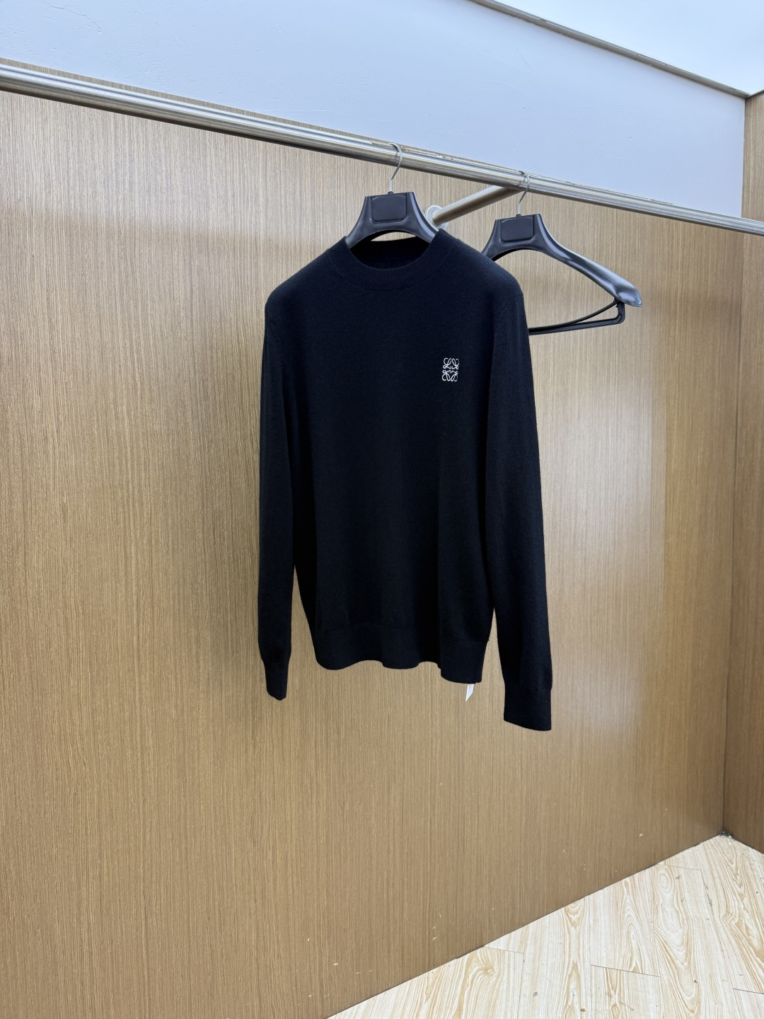 秋冬 Loe 🔥🔥高端品质 2026官网新款男士长袖毛衣 品牌标识剌绣细节logo 进口顶级精纺羊毛毛衣面料 原版一比一
