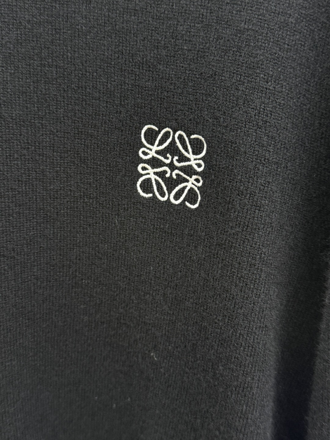 秋冬 Loe 🔥🔥高端品质 2026官网新款男士长袖毛衣 品牌标识剌绣细节logo 进口顶级精纺羊毛毛衣面料 原版一比一