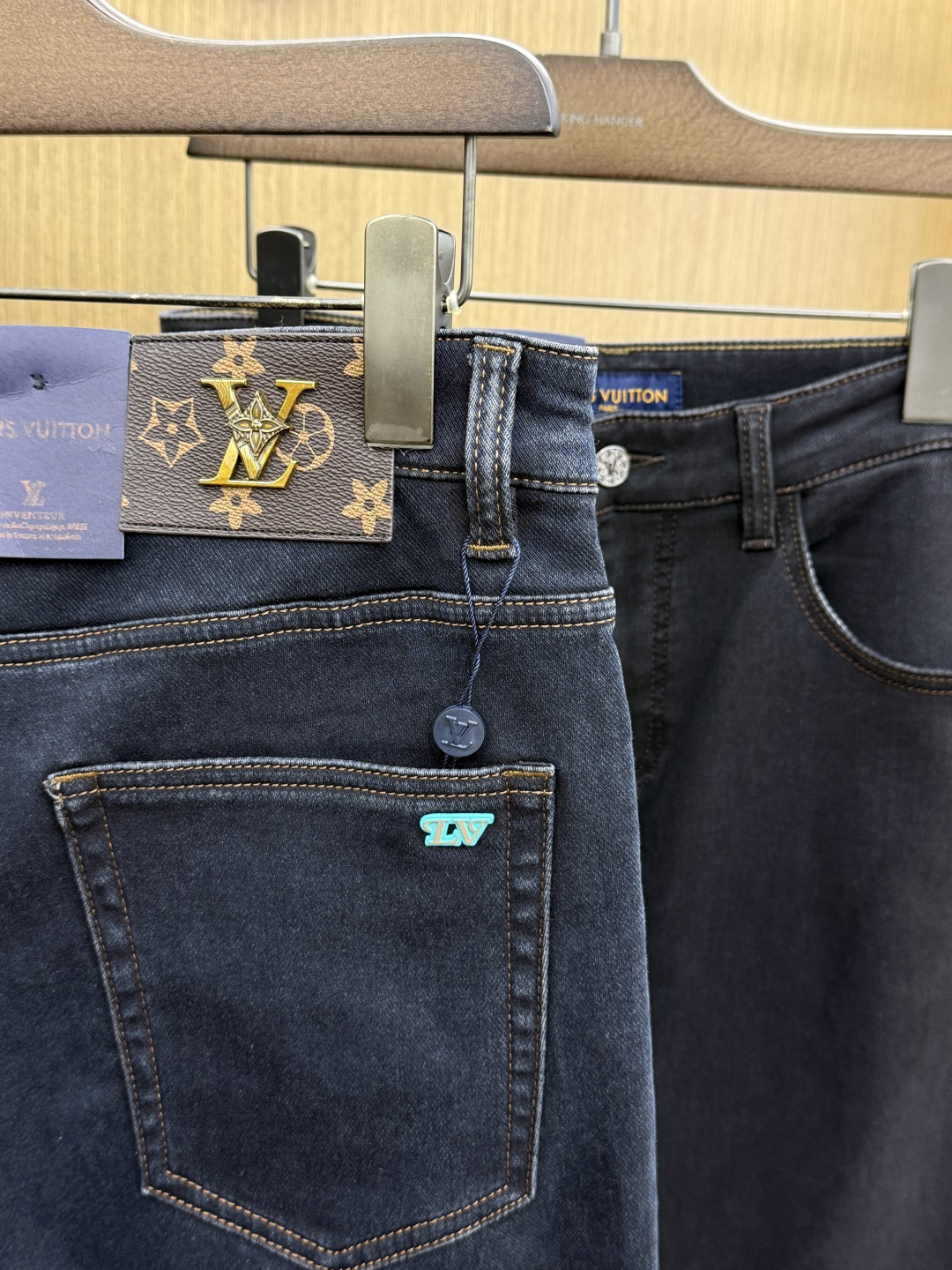 秋冬 LV 🔥🔥高端定制 26秋冬新款男士时尚休闲牛仔裤👖 柜台同步发售 原版定制复刻 客供五金辅料 原单品质 进口固色 秋冬 LV 🔥🔥高端定制 26秋冬新款男士时尚休闲牛仔裤👖 柜台同步发售 原版定制复刻 客供五金辅料 原单品质 进口固色