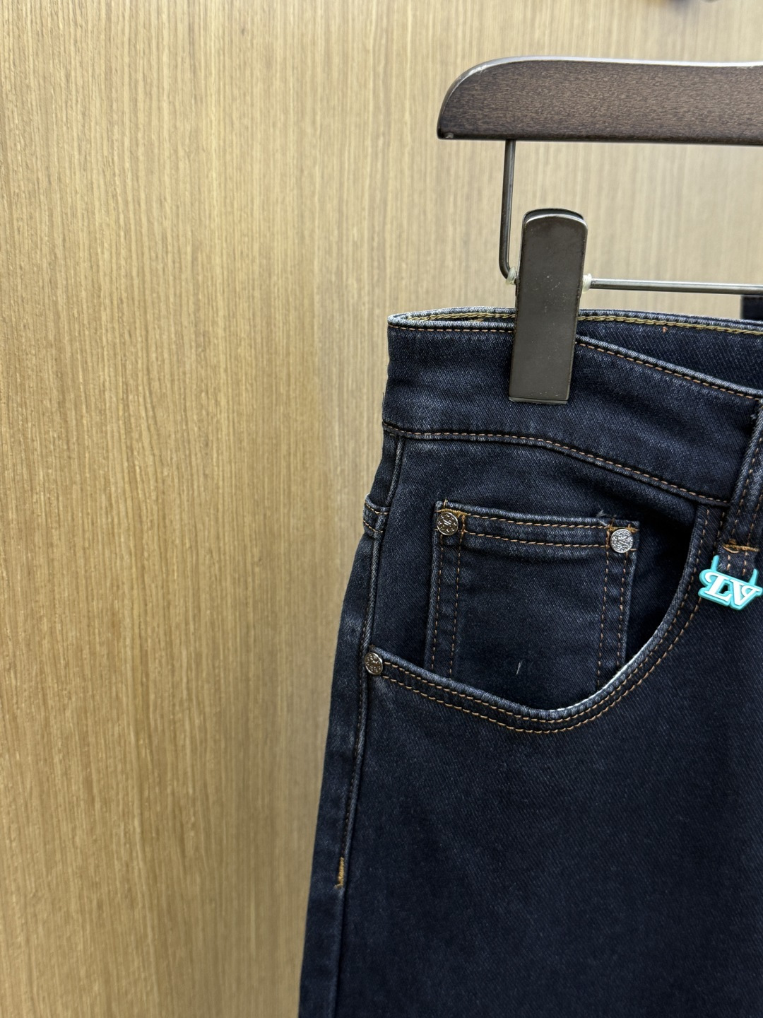 秋冬 LV 🔥🔥高端定制 26秋冬新款男士时尚休闲牛仔裤👖 柜台同步发售 原版定制复刻 客供五金辅料 原单品质 进口固色 秋冬 LV 🔥🔥高端定制 26秋冬新款男士时尚休闲牛仔裤👖 柜台同步发售 原版定制复刻 客供五金辅料 原单品质 进口固色