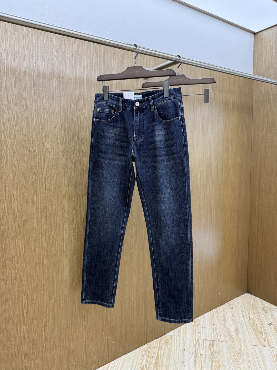 秋冬 MON 🔥🔥高端定制 26秋冬新款男士时尚休闲牛仔裤👖 柜台同步发售 原版定制复刻 客供五金辅料 原单品质 进口固 秋冬 MON 🔥🔥高端定制 26秋冬新款男士时尚休闲牛仔裤👖 柜台同步发售 原版定制复刻 客供五金辅料 原单品质 进口固