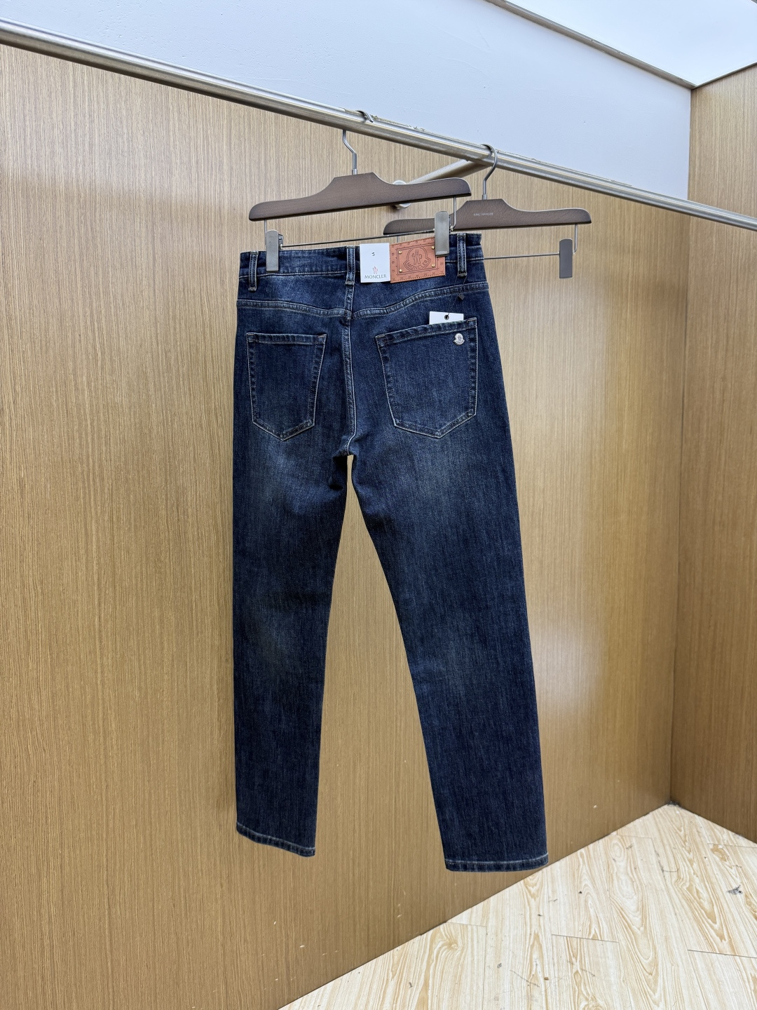秋冬 MON 🔥🔥高端定制 26秋冬新款男士时尚休闲牛仔裤👖 柜台同步发售 原版定制复刻 客供五金辅料 原单品质 进口固 秋冬 MON 🔥🔥高端定制 26秋冬新款男士时尚休闲牛仔裤👖 柜台同步发售 原版定制复刻 客供五金辅料 原单品质 进口固