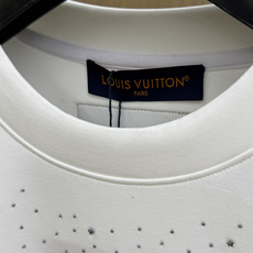 秋冬 LV 🔥ss早秋最新款休闲打底 高端品质 版型面料五金都是专柜1:1定制 面料是用的100%液氨空气层棉面料 身上 秋冬 LV 🔥ss早秋最新款休闲打底 高端品质 版型面料五金都是专柜1:1定制 面料是用的100%液氨空气层棉面料 身上