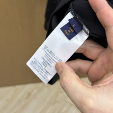 秋冬 LV 🔥ss早秋最新款休闲打底 高端品质 版型面料五金都是专柜1:1定制 面料是用的100%液氨空气层棉面料 身上 秋冬 LV 🔥ss早秋最新款休闲打底 高端品质 版型面料五金都是专柜1:1定制 面料是用的100%液氨空气层棉面料 身上