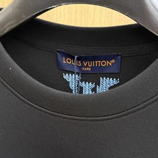 秋冬 LV 🔥ss早秋最新款时尚休闲卫衣 高端品质 版型面料五金都是专柜1:1定制 面料是用的100%液氨空气层棉面料 秋冬 LV 🔥ss早秋最新款时尚休闲卫衣 高端品质 版型面料五金都是专柜1:1定制 面料是用的100%液氨空气层棉面料