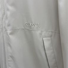 秋冬 ZZ 🔥🔥高端品质 2026秋冬新款时尚立领外套夹克,原版订制五金配件全进口原版定制 欢迎对比 绝对的高品质 秋冬 ZZ 🔥🔥高端品质 2026秋冬新款时尚立领外套夹克,原版订制五金配件全进口原版定制 欢迎对比 绝对的高品质