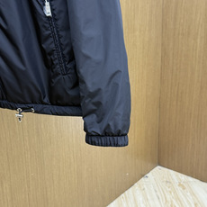 秋冬 PD 🔥🔥高端品质 2026秋冬新款时尚立领夹棉外套夹克棉服,双面穿。原版订制五金配件全进口原版定制 欢迎对比 绝 秋冬 PD 🔥🔥高端品质 2026秋冬新款时尚立领夹棉外套夹克棉服,双面穿。原版订制五金配件全进口原版定制 欢迎对比 绝