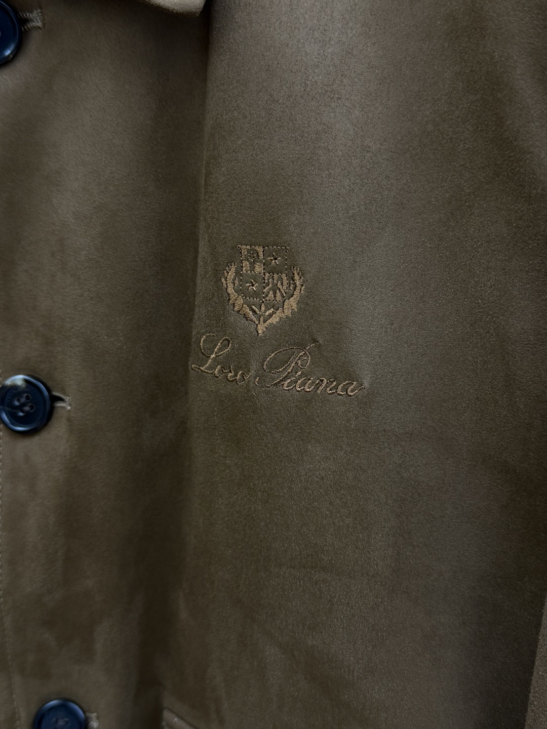 秋冬 Loro Piana 🔥🔥高端品质 2026秋冬新款时尚翻领夹克外套,原版订制五金配件全进口原版定制 欢迎对比 绝 秋冬 Loro Piana 🔥🔥高端品质 2026秋冬新款时尚翻领夹克外套,原版订制五金配件全进口原版定制 欢迎对比 绝