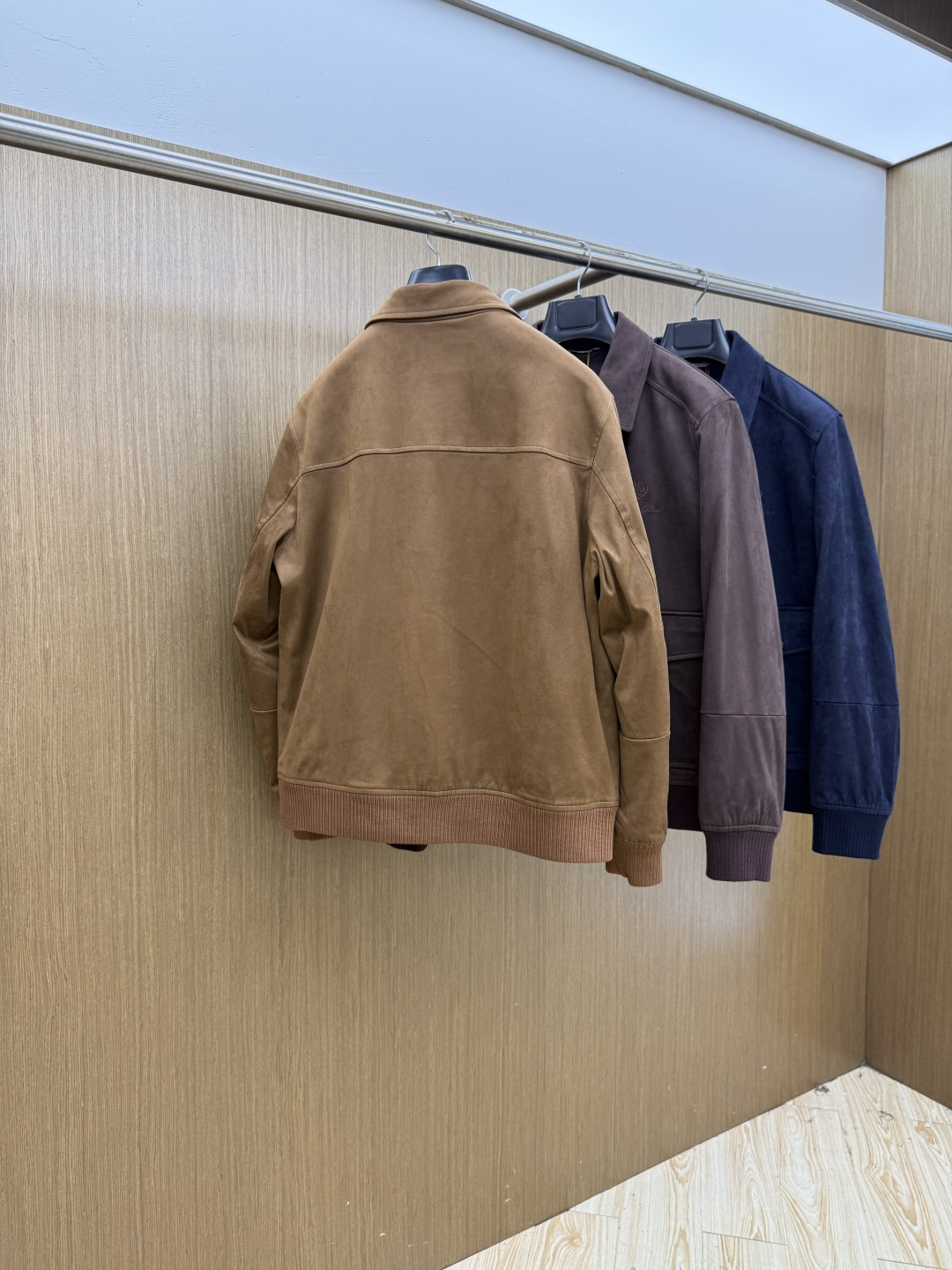 秋冬 Loro Piana 🔥🔥高端品质 2026秋冬新款时尚翻领夹克外套,原版订制五金配件全进口原版定制 欢迎对比 绝 秋冬 Loro Piana 🔥🔥高端品质 2026秋冬新款时尚翻领夹克外套,原版订制五金配件全进口原版定制 欢迎对比 绝