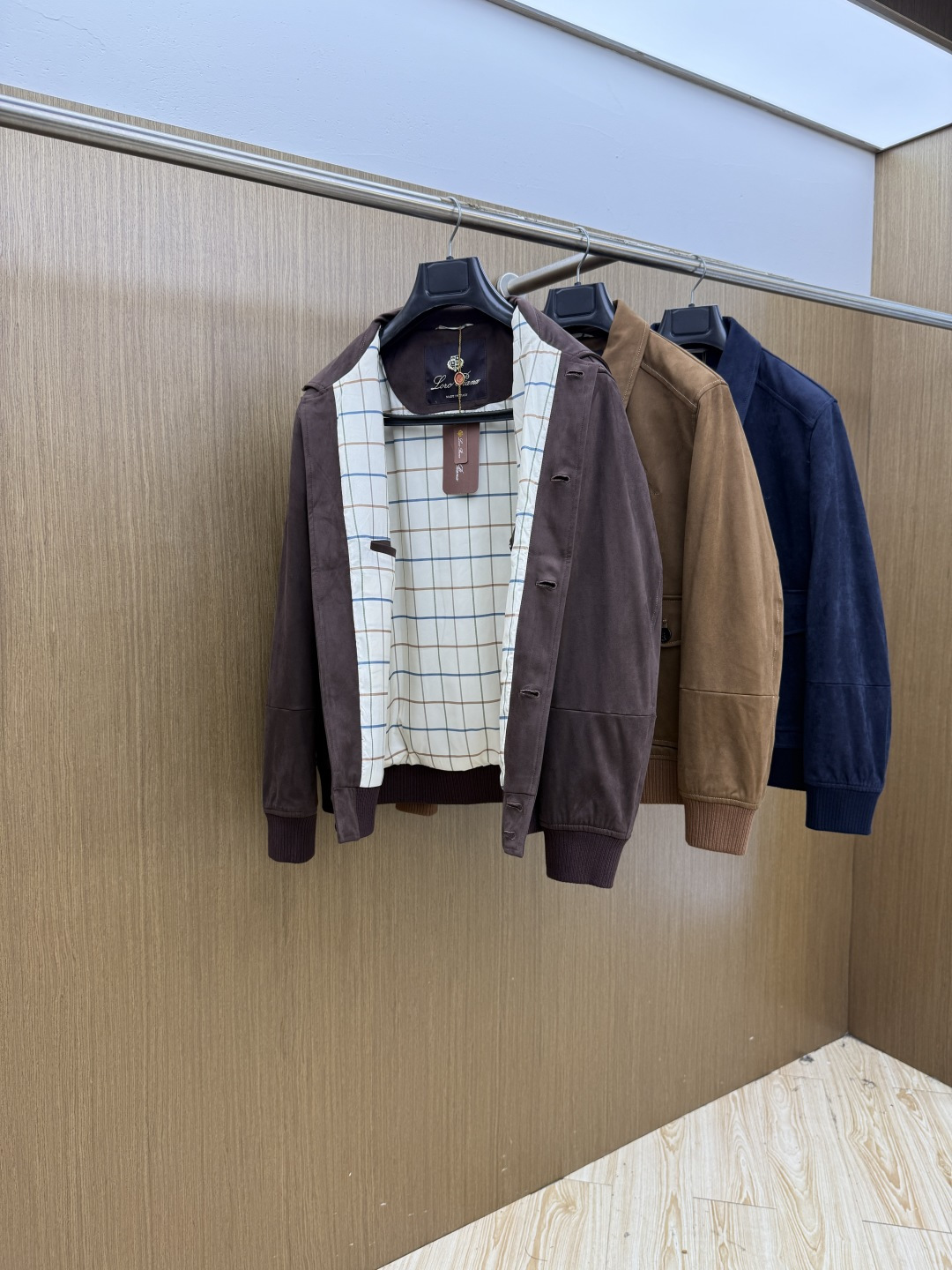 秋冬 Loro Piana 🔥🔥高端品质 2026秋冬新款时尚翻领夹克外套,原版订制五金配件全进口原版定制 欢迎对比 绝 秋冬 Loro Piana 🔥🔥高端品质 2026秋冬新款时尚翻领夹克外套,原版订制五金配件全进口原版定制 欢迎对比 绝