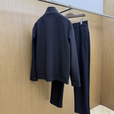 秋冬 Prada26秋冬爆款立领外套 Prada这款外套选用拼接版型设计,这款面料选用82%锦纶18%氨纶的高弹 秋冬 Prada26秋冬爆款立领外套 Prada这款外套选用拼接版型设计,这款面料选用82%锦纶18%氨纶的高弹