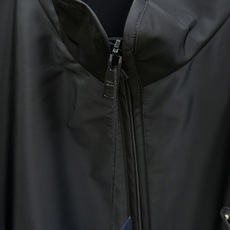 秋冬 Prada26秋冬爆款立领外套 Prada这款外套选用拼接版型设计,这款面料选用82%锦纶18%氨纶的高弹 秋冬 Prada26秋冬爆款立领外套 Prada这款外套选用拼接版型设计,这款面料选用82%锦纶18%氨纶的高弹