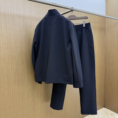 秋冬 Prada26秋冬爆款立领外套 Prada这款外套选用品牌经典立领版型,精选N锦纶:82% SP氨纶:18 秋冬 Prada26秋冬爆款立领外套 Prada这款外套选用品牌经典立领版型,精选N锦纶:82% SP氨纶:18