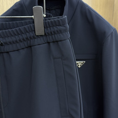 秋冬 Prada26秋冬款爆款长裤 Prada这款长裤选用品牌经典版型,精选N锦纶:82% SP氨纶:18% 三 秋冬 Prada26秋冬款爆款长裤 Prada这款长裤选用品牌经典版型,精选N锦纶:82% SP氨纶:18% 三