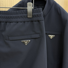 秋冬 Prada26秋冬款爆款长裤 Prada这款长裤选用品牌经典版型,精选N锦纶:82% SP氨纶:18% 三 秋冬 Prada26秋冬款爆款长裤 Prada这款长裤选用品牌经典版型,精选N锦纶:82% SP氨纶:18% 三