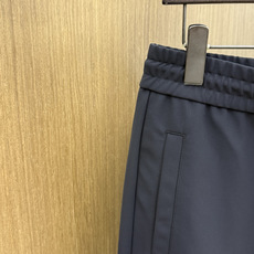 秋冬 Prada26秋冬款爆款长裤 Prada这款长裤选用品牌经典版型,精选N锦纶:82% SP氨纶:18% 三 秋冬 Prada26秋冬款爆款长裤 Prada这款长裤选用品牌经典版型,精选N锦纶:82% SP氨纶:18% 三