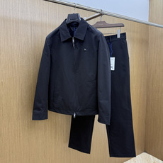 秋冬 Burberry26秋冬爆款外套 Burberry这款外套,面料精选100%高密涤纶,精密织造工艺,搭配哑 秋冬 Burberry26秋冬爆款外套 Burberry这款外套,面料精选100%高密涤纶,精密织造工艺,搭配哑
