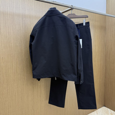 秋冬 Burberry26秋冬爆款外套 Burberry这款外套,面料精选100%高密涤纶,精密织造工艺,搭配哑 秋冬 Burberry26秋冬爆款外套 Burberry这款外套,面料精选100%高密涤纶,精密织造工艺,搭配哑
