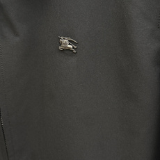 秋冬 Burberry26秋冬爆款外套 Burberry这款外套,面料精选100%高密涤纶,精密织造工艺,搭配哑 秋冬 Burberry26秋冬爆款外套 Burberry这款外套,面料精选100%高密涤纶,精密织造工艺,搭配哑