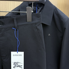 秋冬 Burberry26秋冬爆款裤子 Burberry这款裤子,面料精选100%高密涤纶,精密织造工艺,搭配哑 秋冬 Burberry26秋冬爆款裤子 Burberry这款裤子,面料精选100%高密涤纶,精密织造工艺,搭配哑