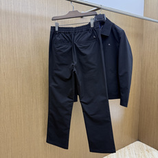 秋冬 Burberry26秋冬爆款裤子 Burberry这款裤子,面料精选100%高密涤纶,精密织造工艺,搭配哑 秋冬 Burberry26秋冬爆款裤子 Burberry这款裤子,面料精选100%高密涤纶,精密织造工艺,搭配哑