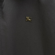 秋冬 Burberry26秋冬爆款外套 Burberry这款外套,面料精选100%高密涤纶,精密织造工艺,搭配哑 秋冬 Burberry26秋冬爆款外套 Burberry这款外套,面料精选100%高密涤纶,精密织造工艺,搭配哑