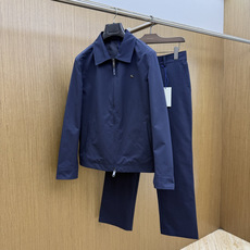 秋冬 Burberry26秋冬爆款外套 Burberry这款外套,面料精选100%高密涤纶,精密织造工艺,搭配哑 秋冬 Burberry26秋冬爆款外套 Burberry这款外套,面料精选100%高密涤纶,精密织造工艺,搭配哑