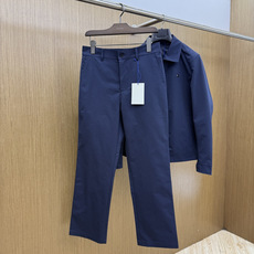 秋冬 Burberry26秋冬爆款裤子 Burberry这款裤子,面料精选100%高密涤纶,精密织造工艺,搭配哑 秋冬 Burberry26秋冬爆款裤子 Burberry这款裤子,面料精选100%高密涤纶,精密织造工艺,搭配哑
