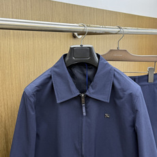 秋冬 Burberry26秋冬爆款外套 Burberry这款外套,面料精选100%高密涤纶,精密织造工艺,搭配哑 秋冬 Burberry26秋冬爆款外套 Burberry这款外套,面料精选100%高密涤纶,精密织造工艺,搭配哑