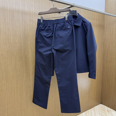 秋冬 Burberry26秋冬爆款裤子 Burberry这款裤子,面料精选100%高密涤纶,精密织造工艺,搭配哑 秋冬 Burberry26秋冬爆款裤子 Burberry这款裤子,面料精选100%高密涤纶,精密织造工艺,搭配哑