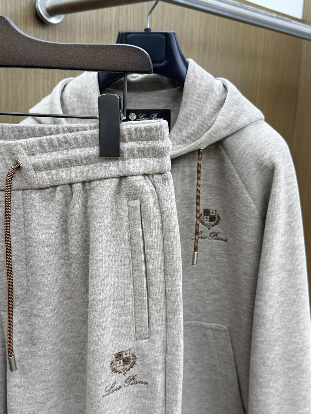 秋冬/套 Loro Piana 🔥🔥高端品质 2026秋冬专柜同款新品棉➕羊毛休闲套装！明星最爱时装味休闲套装 简单大方