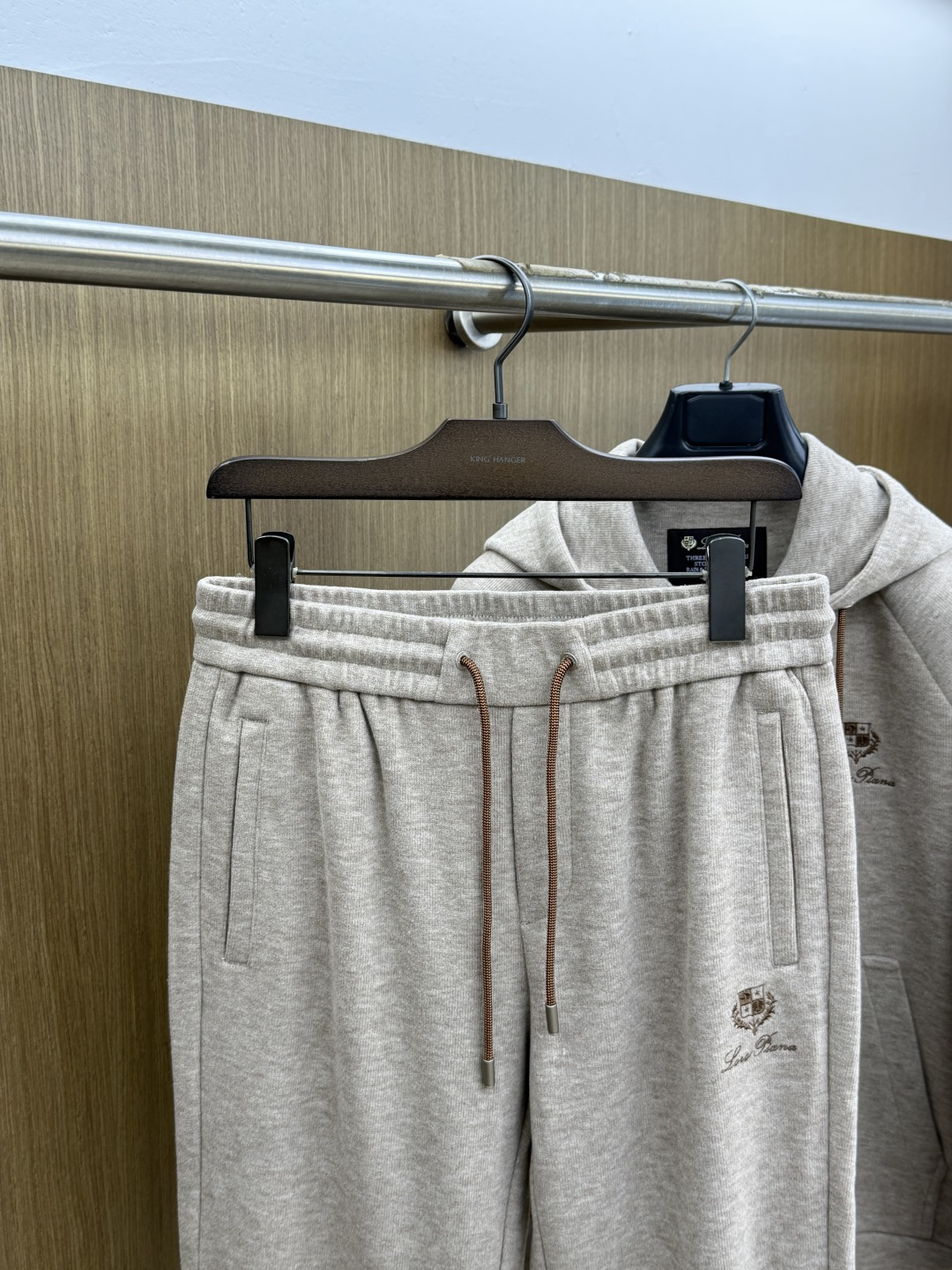 秋冬/套 Loro Piana 🔥🔥高端品质 2026秋冬专柜同款新品棉➕羊毛休闲套装！明星最爱时装味休闲套装 简单大方