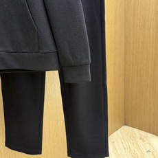 秋冬/套 Loro Piana 🔥🔥高端品质 2026秋冬专柜同款新品棉➕羊毛休闲套装!明星最爱时装味休闲套装 简单大方 秋冬/套 Loro Piana 🔥🔥高端品质 2026秋冬专柜同款新品棉➕羊毛休闲套装!明星最爱时装味休闲套装 简单大方