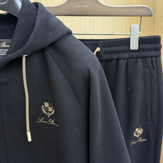 秋冬/套 Loro Piana 🔥🔥高端品质 2026秋冬专柜同款新品棉➕羊毛休闲套装!明星最爱时装味休闲套装 简单大方 秋冬/套 Loro Piana 🔥🔥高端品质 2026秋冬专柜同款新品棉➕羊毛休闲套装!明星最爱时装味休闲套装 简单大方