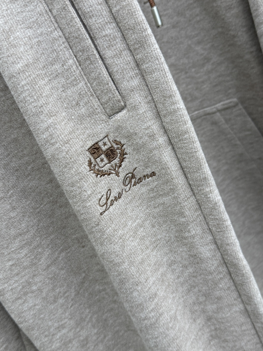秋冬/套 Loro Piana 🔥🔥高端品质 2026秋冬专柜同款新品棉➕羊毛休闲套装！明星最爱时装味休闲套装 简单大方