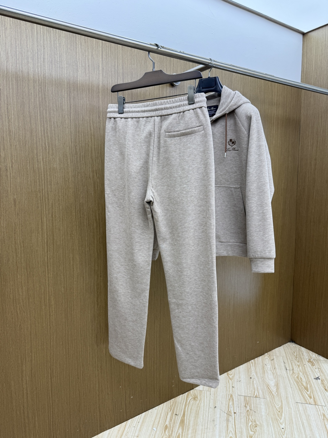 秋冬/套 Loro Piana 🔥🔥高端品质 2026秋冬专柜同款新品棉➕羊毛休闲套装！明星最爱时装味休闲套装 简单大方