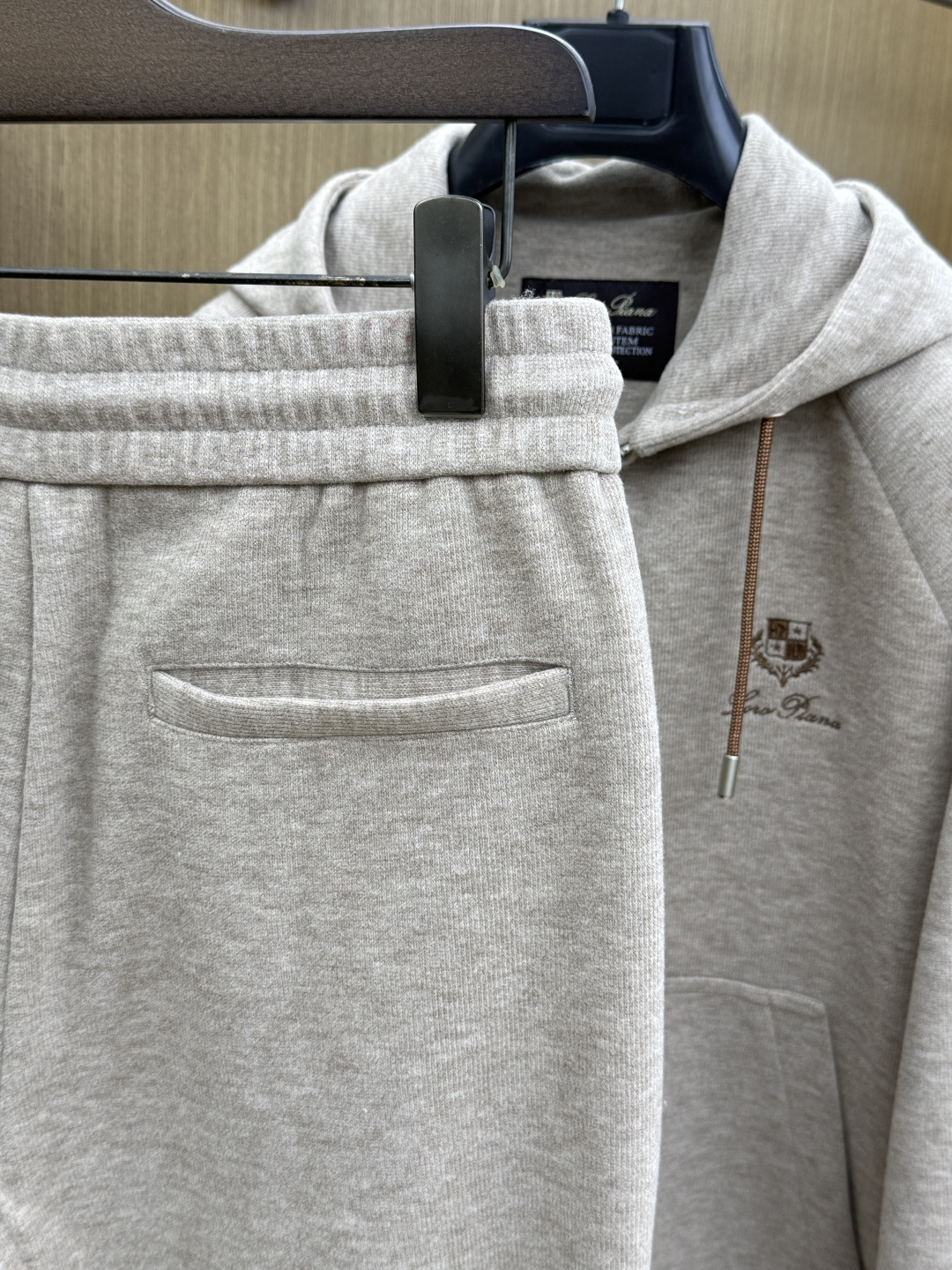 秋冬/套 Loro Piana 🔥🔥高端品质 2026秋冬专柜同款新品棉➕羊毛休闲套装！明星最爱时装味休闲套装 简单大方