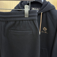 秋冬/套 Loro Piana 🔥🔥高端品质 2026秋冬专柜同款新品棉➕羊毛休闲套装!明星最爱时装味休闲套装 简单大方 秋冬/套 Loro Piana 🔥🔥高端品质 2026秋冬专柜同款新品棉➕羊毛休闲套装!明星最爱时装味休闲套装 简单大方