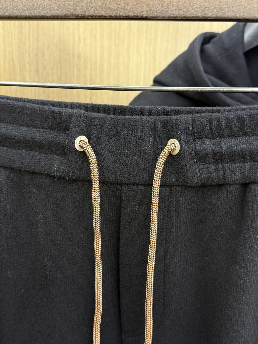 秋冬/套 Loro Piana 🔥🔥高端品质 2026秋冬专柜同款新品棉➕羊毛休闲套装!明星最爱时装味休闲套装 简单大方 秋冬/套 Loro Piana 🔥🔥高端品质 2026秋冬专柜同款新品棉➕羊毛休闲套装!明星最爱时装味休闲套装 简单大方