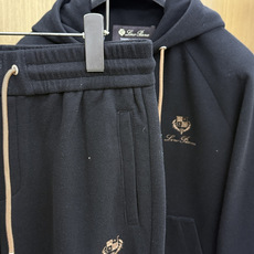 秋冬/套 Loro Piana 🔥🔥高端品质 2026秋冬专柜同款新品棉➕羊毛休闲套装!明星最爱时装味休闲套装 简单大方 秋冬/套 Loro Piana 🔥🔥高端品质 2026秋冬专柜同款新品棉➕羊毛休闲套装!明星最爱时装味休闲套装 简单大方