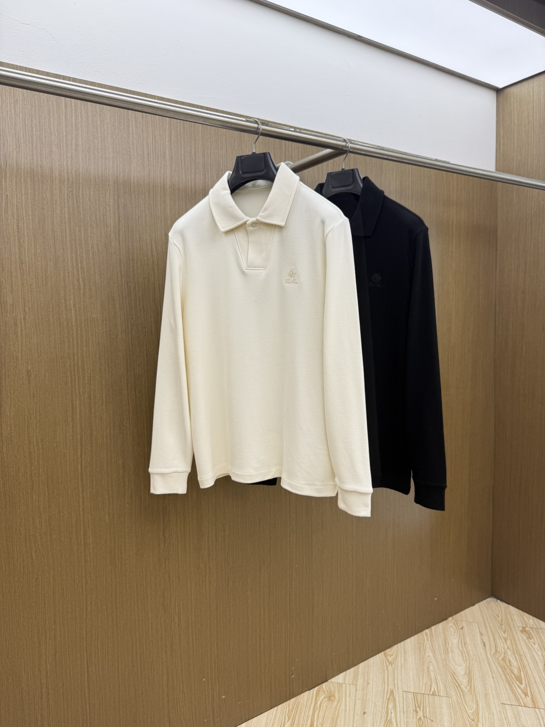 秋冬 Loro Piana🔥🔥高端品质 2026秋冬官网新款男士🚹翻领长袖T恤 大厂定制 选用中东进口珠地棉 面料细腻柔 秋冬 Loro Piana🔥🔥高端品质 2026秋冬官网新款男士🚹翻领长袖T恤 大厂定制 选用中东进口珠地棉 面料细腻柔