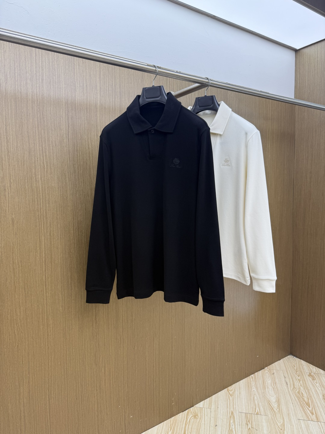 秋冬 Loro Piana🔥🔥高端品质 2026秋冬官网新款男士🚹翻领长袖T恤 大厂定制 选用中东进口珠地棉 面料细腻柔 秋冬 Loro Piana🔥🔥高端品质 2026秋冬官网新款男士🚹翻领长袖T恤 大厂定制 选用中东进口珠地棉 面料细腻柔