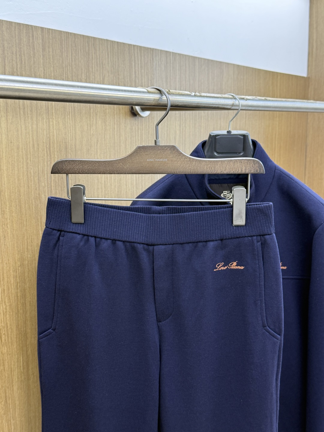 秋冬/套 Loro Piana 🔥🔥高端品质 2026SS早秋新品机能休闲拉链立领夹克外套长裤套装。意式轻奢与都市机能完