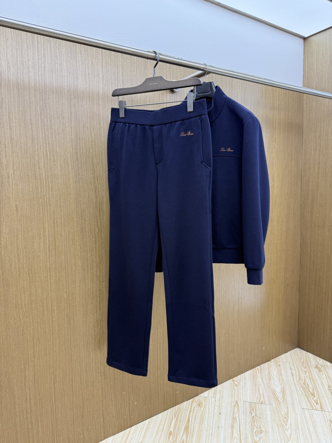 秋冬/套 Loro Piana 🔥🔥高端品质 2026SS早秋新品机能休闲拉链立领夹克外套长裤套装。意式轻奢与都市机能完