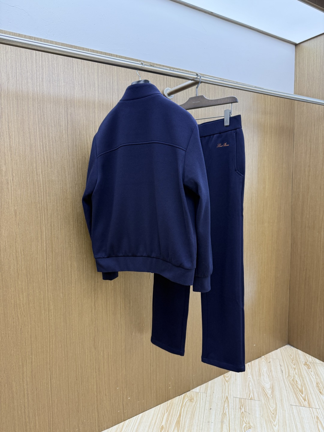 秋冬/套 Loro Piana 🔥🔥高端品质 2026SS早秋新品机能休闲拉链立领夹克外套长裤套装。意式轻奢与都市机能完