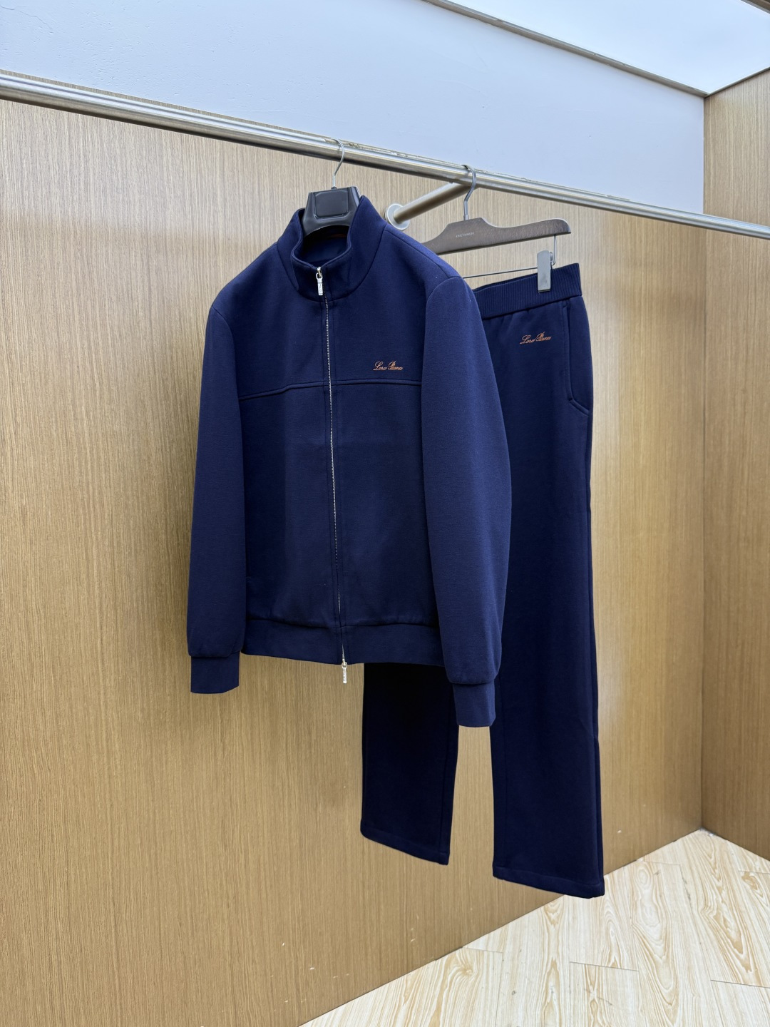 秋冬/套 Loro Piana 🔥🔥高端品质 2026SS早秋新品机能休闲拉链立领夹克外套长裤套装。意式轻奢与都市机能完